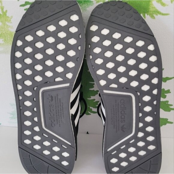 NEW 9.5 Mens NMD_R1 Primeblue Adidas. - Picture 8 of 10